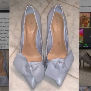 Super cute like new light powder blue heels w bow